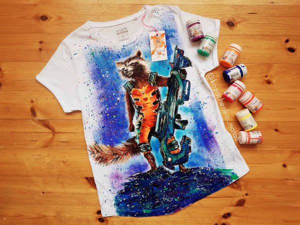 Арт на одежде акриловыми красками