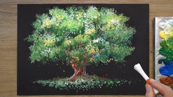 Дерево красками и ватными палочками