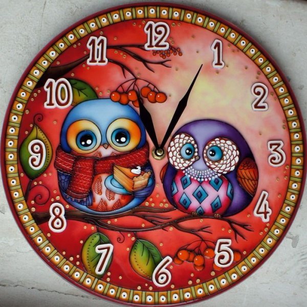 Циферблат настенных часов с совой