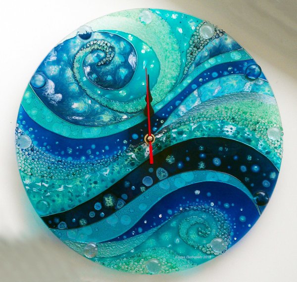 Часы акриловыми красками