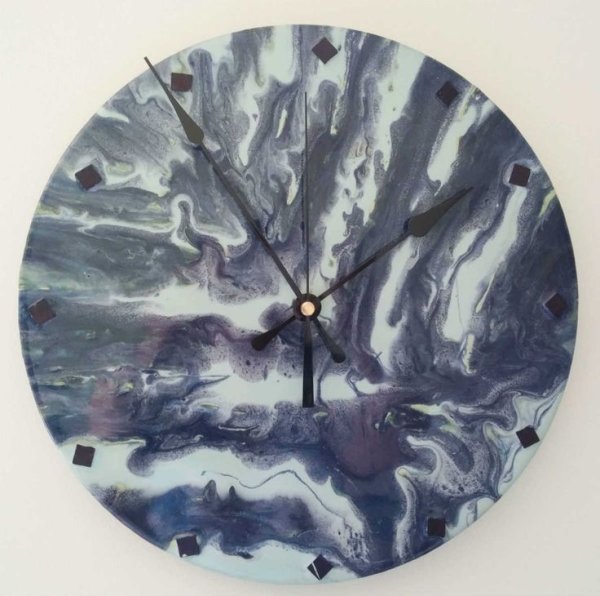 Часы с акриловой заливкой