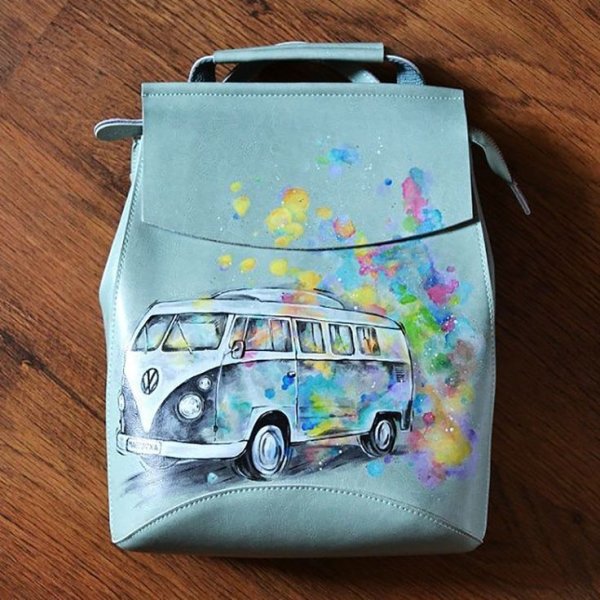 Расписанный красками рюкзак