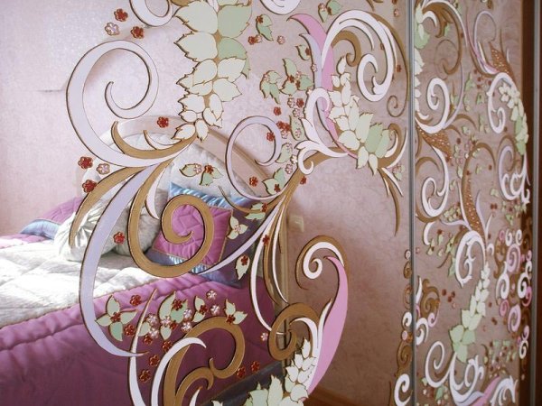 Роспись зеркала акриловыми красками