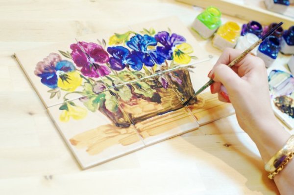 Рисование на кафельной плитке своими руками