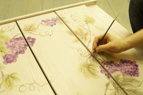 Роспись мебели акриловыми красками