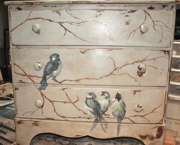 Птицы на мебели