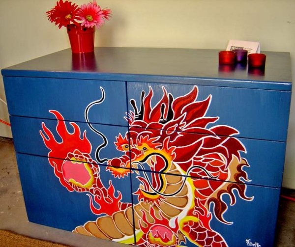 Мебель расписанная акрилом