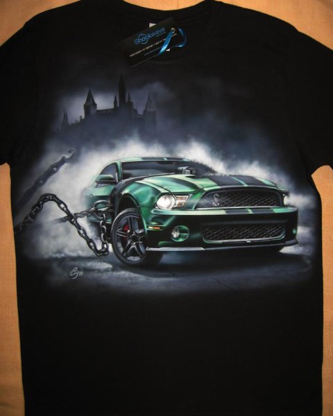 Роспись футболки машина