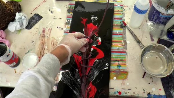 Рисование акрилом цепочками