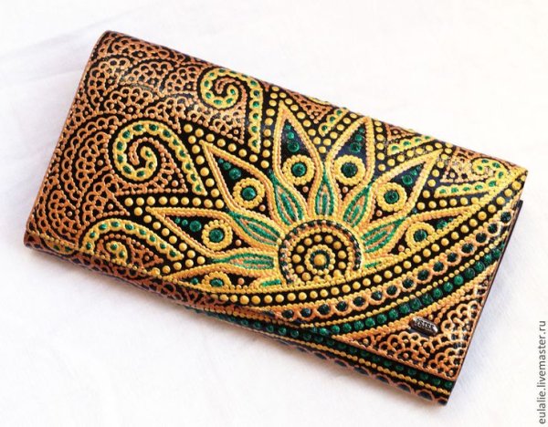 Точечная роспись кошелька