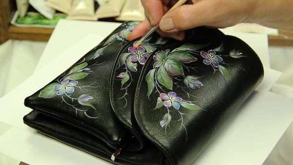 Роспись по коже акриловыми красками