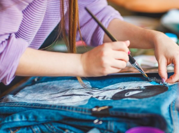 Художник росписи по ткани