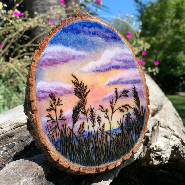 Роспись на срезе дерева