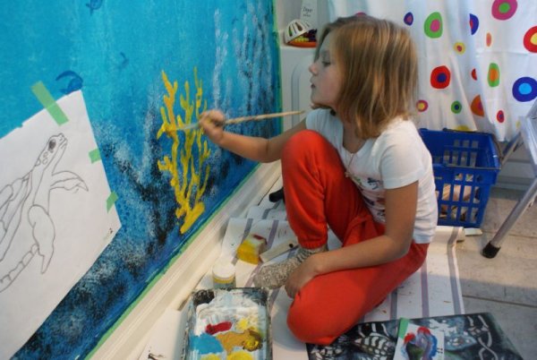 Разрисовка стен акриловыми красками