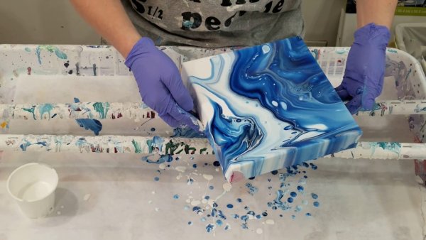 Красить ткань акриловыми красками