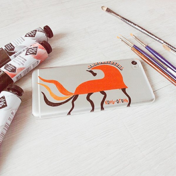 Роспись телефона акриловыми красками