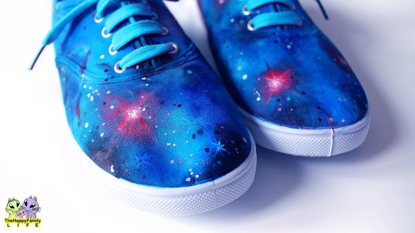 Кроссовки в стиле космос