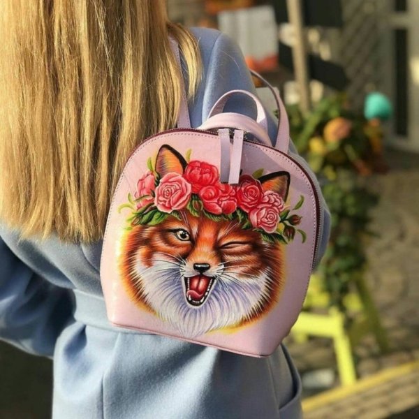 Роспись рюкзака акриловыми красками