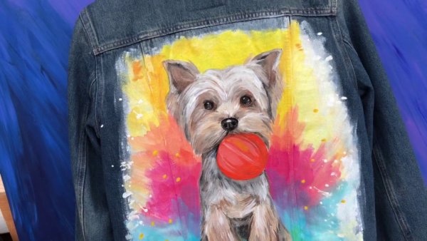 Одежда акриловыми красками собаки