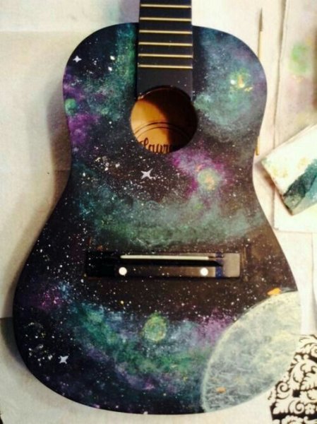 Гитара с рисунком космоса