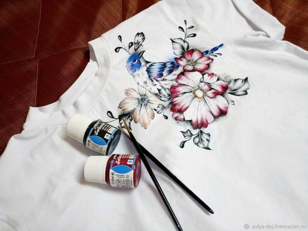 Роспись одежды акриловыми красками