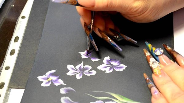 Кисти для росписи ногтей