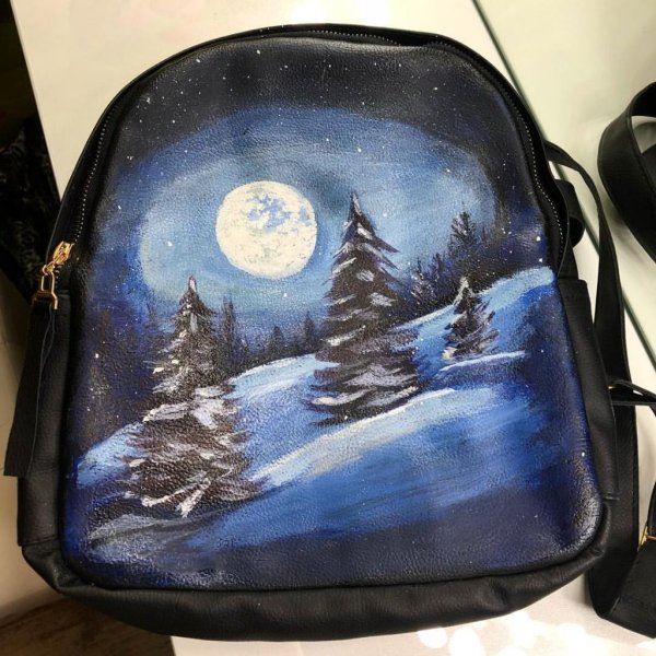 Разрисовка рюкзака акриловыми красками