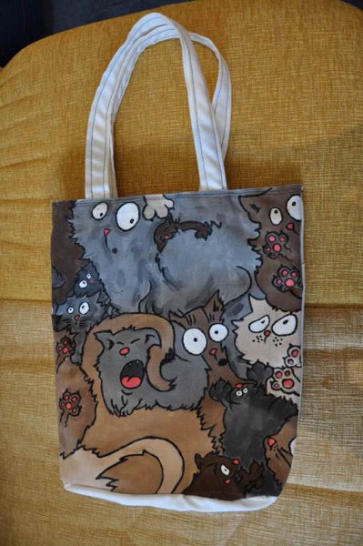 Рисунок на сумке акриловыми красками