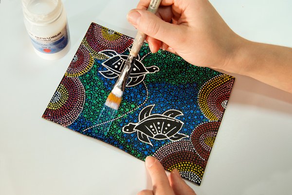 Точечное рисование акриловыми красками