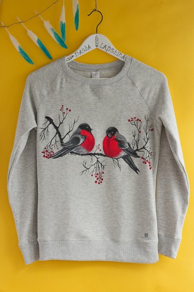 Свитер со снегирями