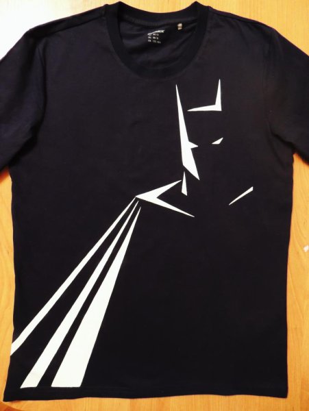 Надписи на одежде красками