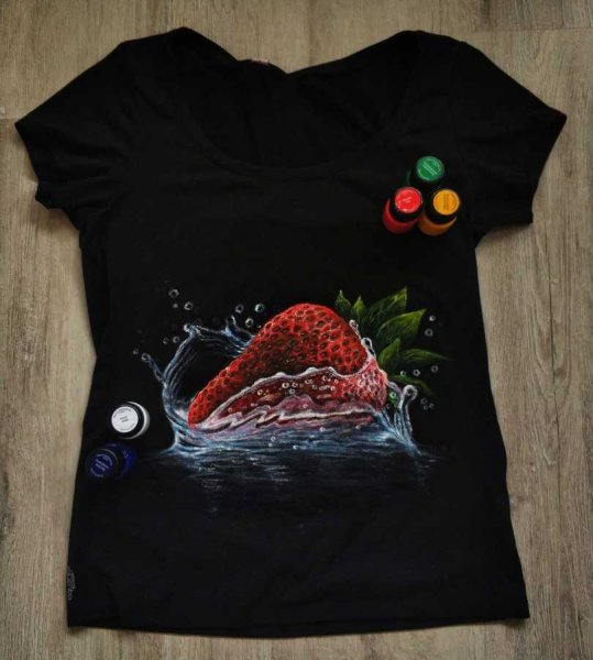 Роспись черной футболки