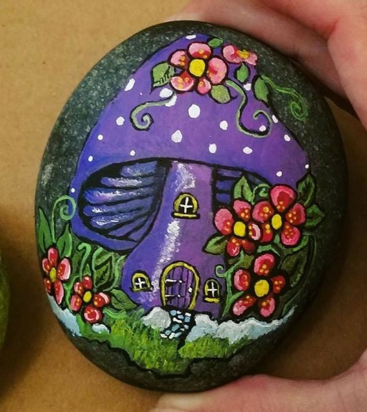 Рисование на гальке акрилом