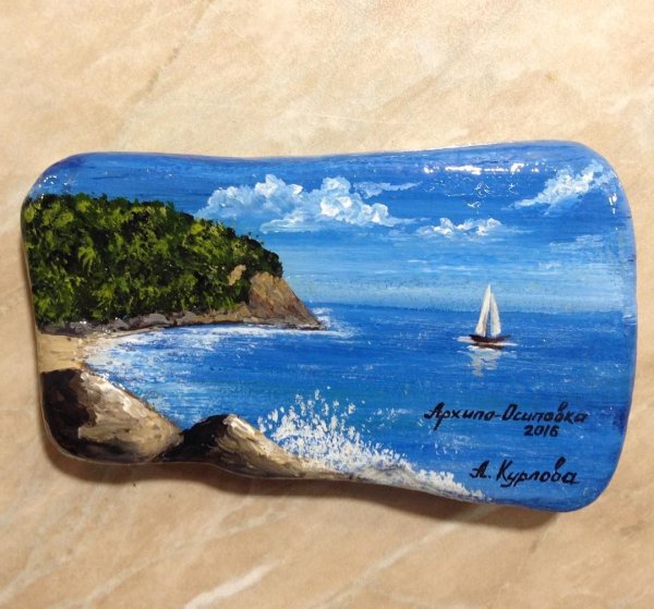 Роспись на камнях море