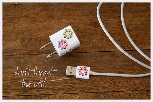 Разрисовать зарядку для телефона