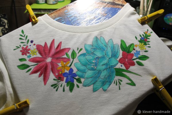 Рисунки акрилом на одежде простые