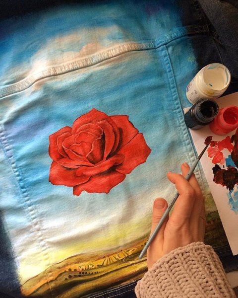 Роспись одежды акриловыми красками джинсы