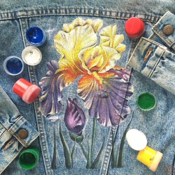 Цветы на джинсовке акриловыми красками