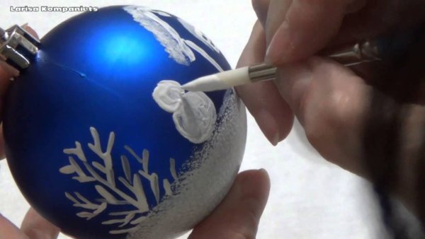 Роспись серебряных елочных шаров