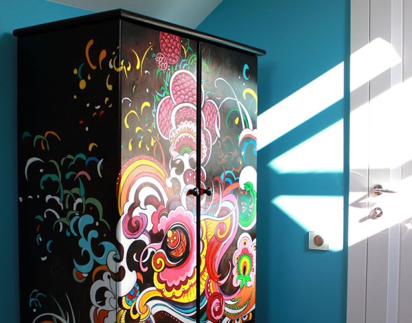 Разрисованная дверь