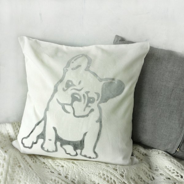 Декоративные подушки с надписями