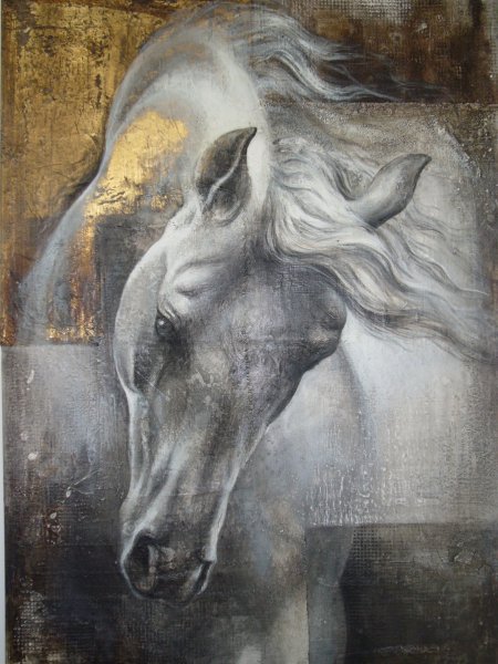 Портрет белой лошади