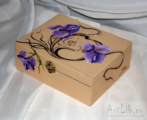 Рисунок на шкатулке акриловыми красками