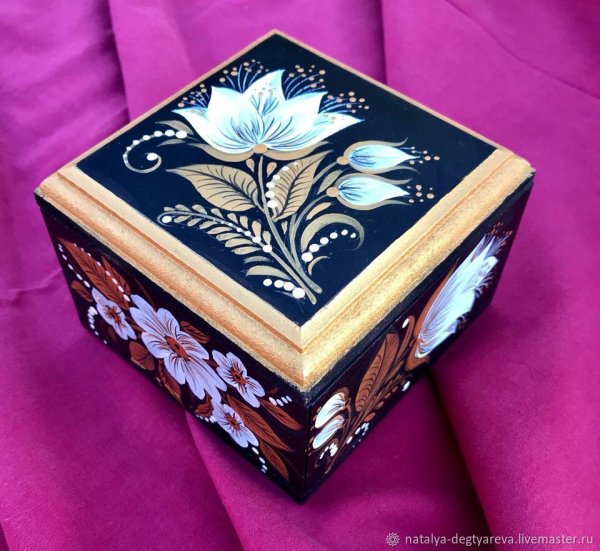Шкатулка акриловыми красками