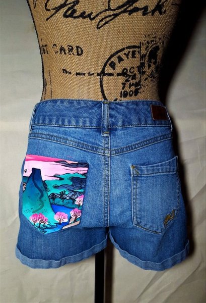 Разрисованные шорты