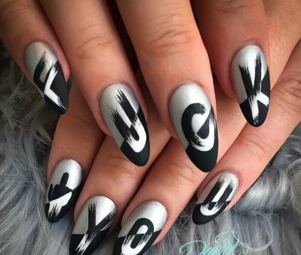 Чёрная акварель на ногтях