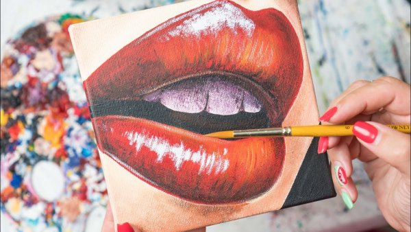 Нарисовать губы акрилом