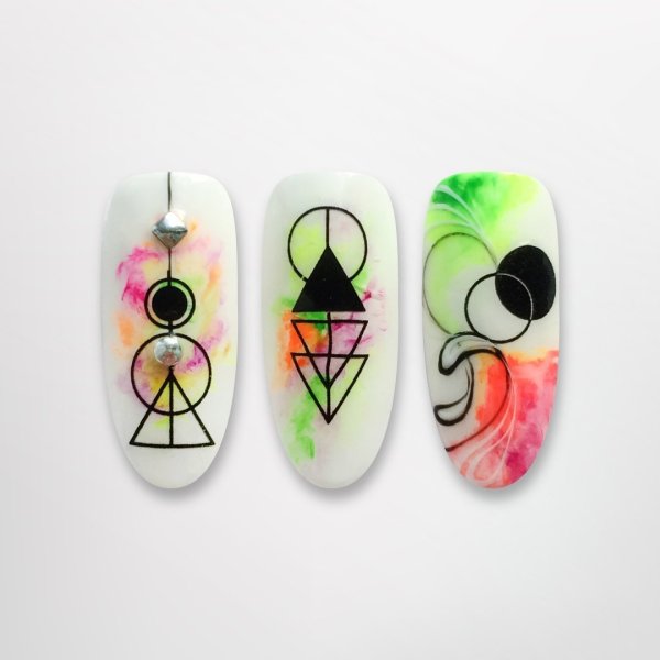 Маникюр акварельными красками