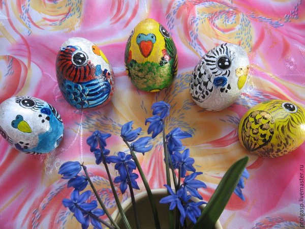 Пасхальные яйца красками