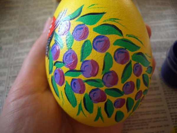 Роспись пасхальных яиц красками